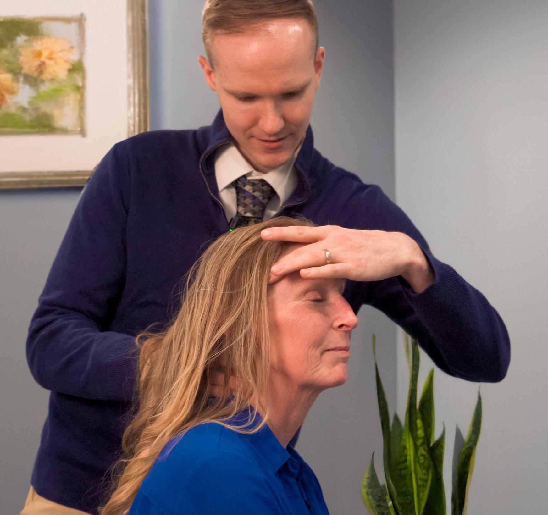 dr-steven-krizo-with-a-patient